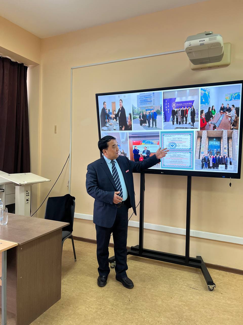С 23 по 27 февраля в Университет Кунаева с визитом находился доктор юридических наук Шэньси Сауыт Ракымжан