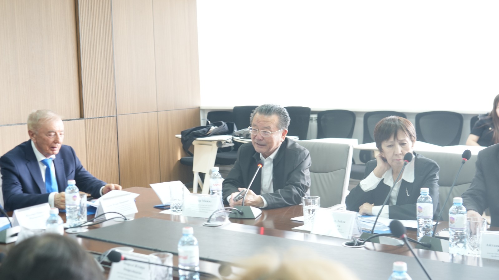 В Университете Кунаева прошла международная конференция по вопросам государственного и местного самоуправления