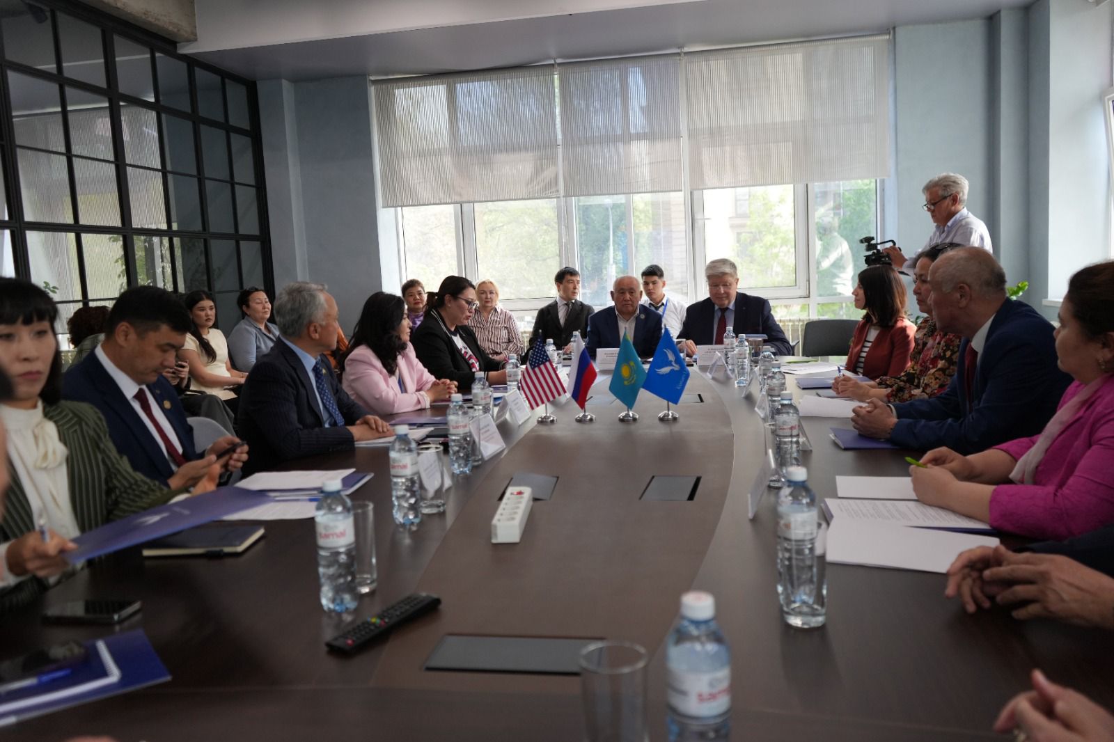 В Университете Кунаева состоялся международный круглый стол на тему: «Искусственный интеллект и трансформация юридической профессии: новые вызовы и направления развития».