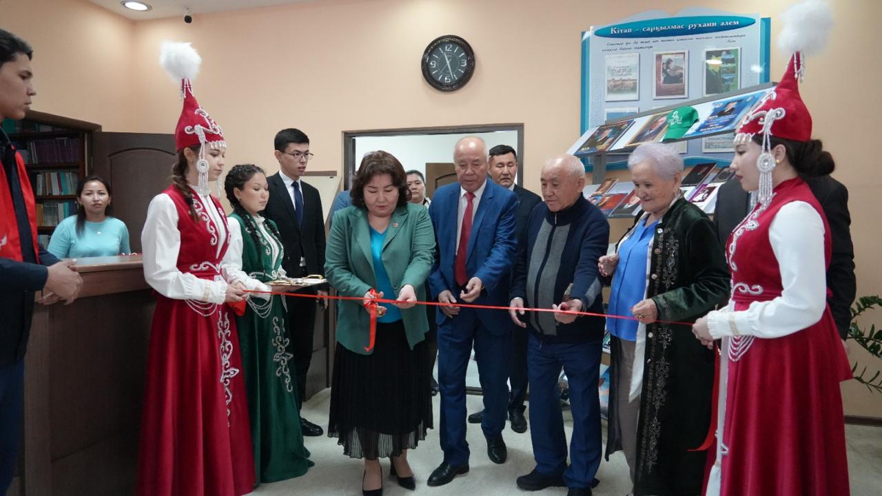 Торжественное открытие выставки «Уголок обмена книгами»