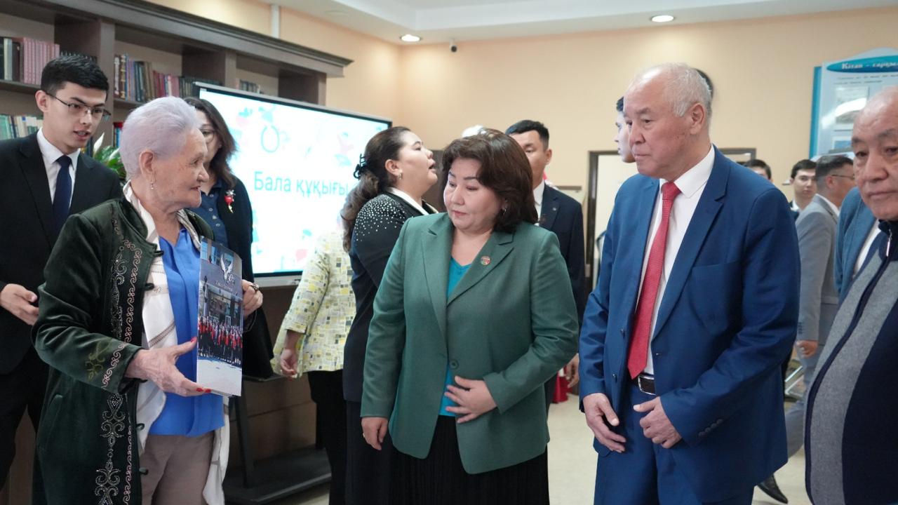 Торжественное открытие выставки «Уголок обмена книгами»