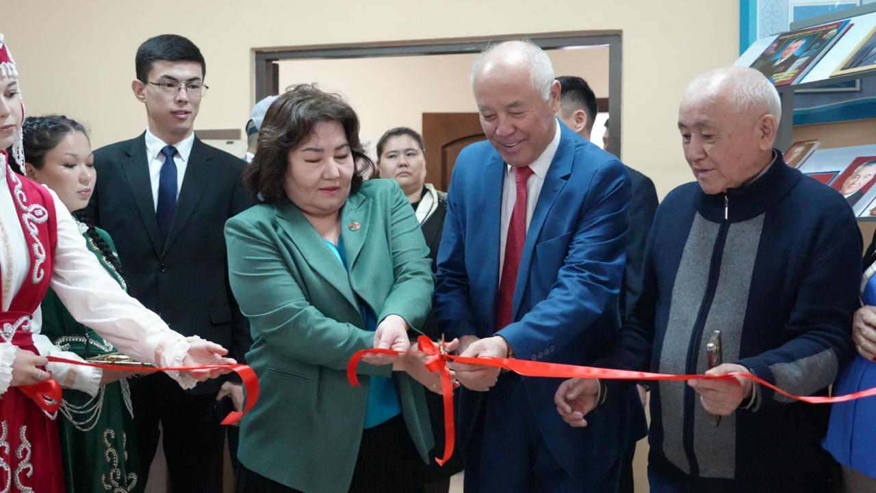 Торжественное открытие выставки «Уголок обмена книгами»