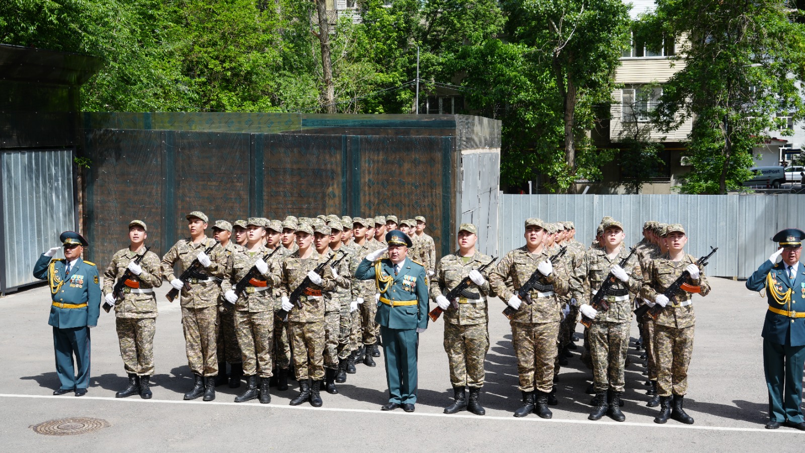 Церемония принятия присяги выпускниками военной кафедры Университет Кунаева